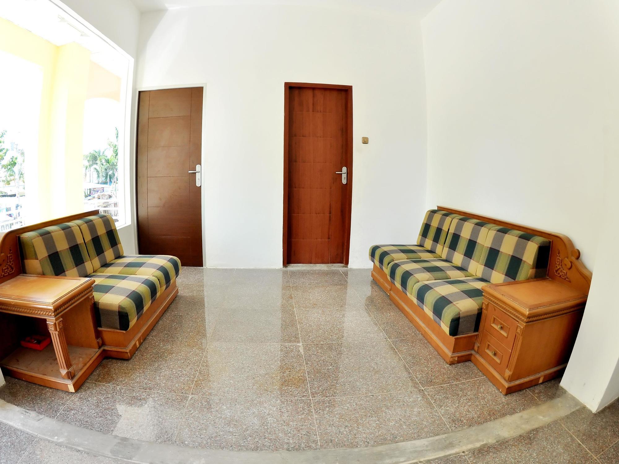 Ds Colive Peterongan Hotel Semarang Exterior photo